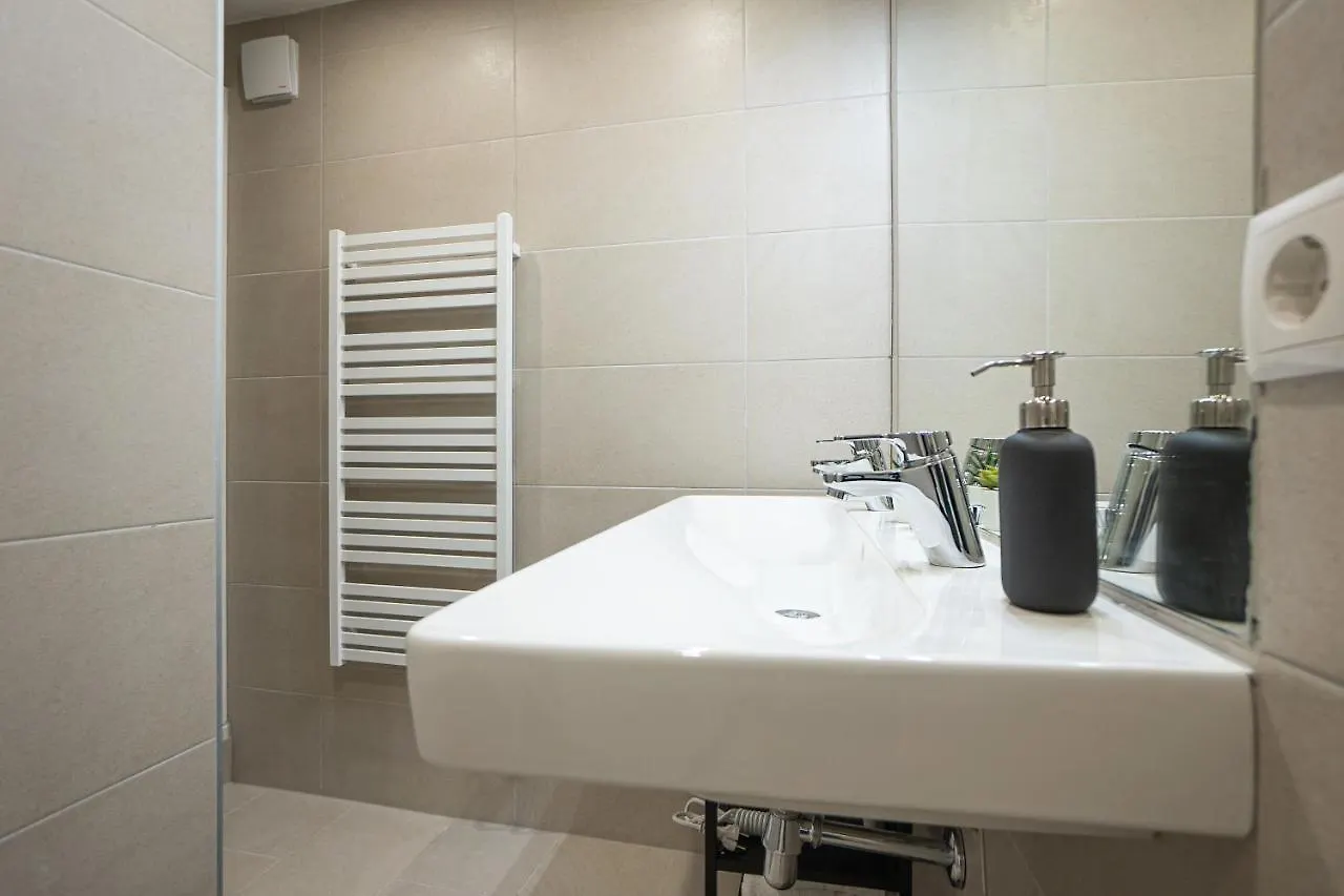 Central 2-Room Apartment With A Terrace Viena
