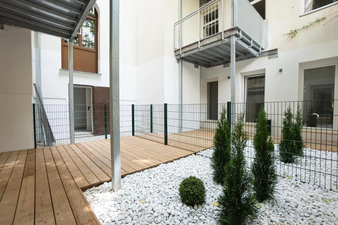 Central 2-Room Apartment With A Terrace Viena 0*,  Áustria