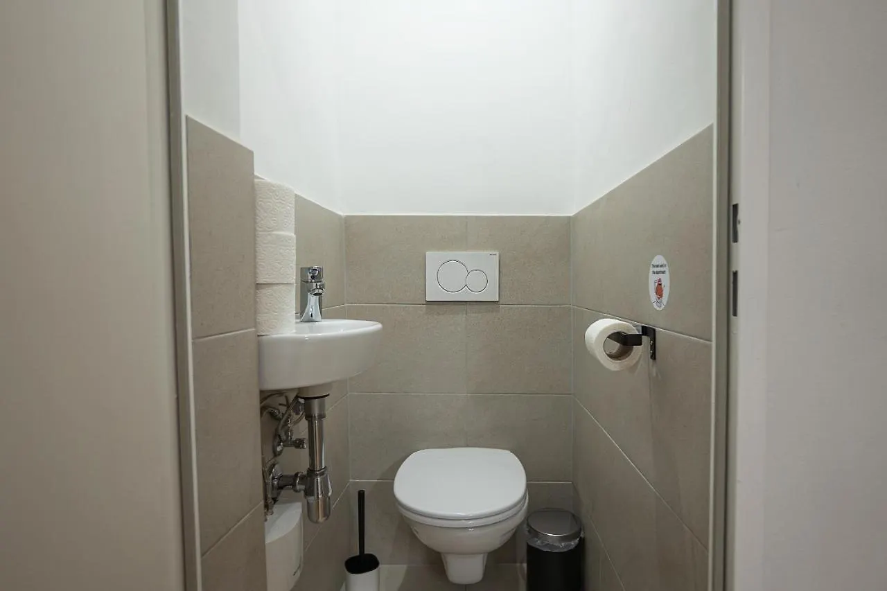 Central 2-Room Apartment With A Terrace Viena